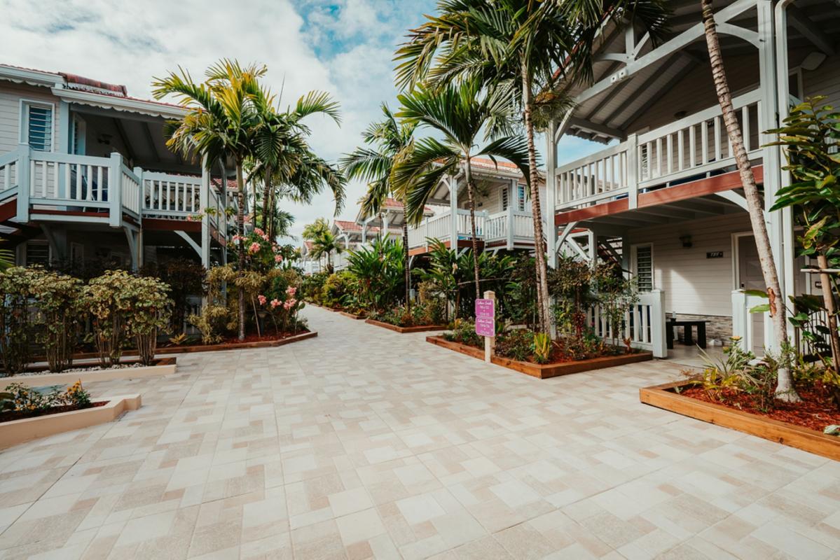 Hotel pied dans l'eau martinique BAMBOU  - bungalow infini
